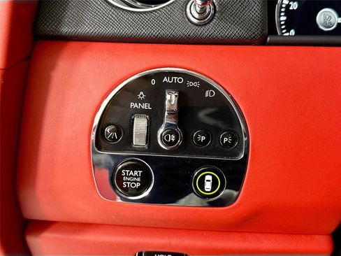 Used 2020 Rolls-Royce Cullinan image 25