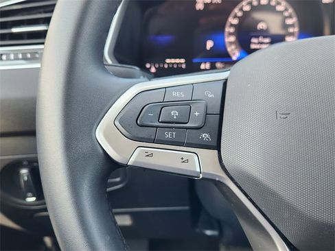 Used 2024 Volkswagen Tiguan SE image 28