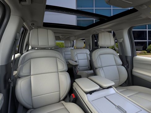 New 2026 Lincoln Navigator L Reserve w/ Jet Appearance Package AWD/4WD image 10