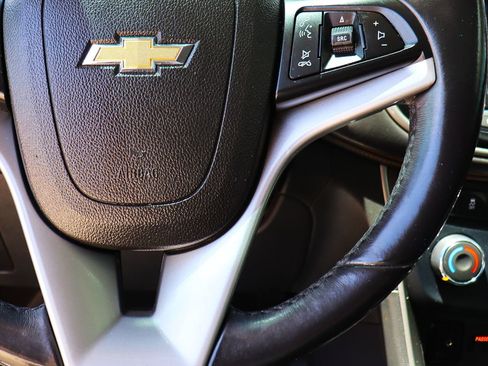 Used 2019 Chevrolet Trax LT w/ LT Convenience Package FWD image 51