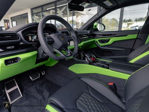 Used 2025 Lamborghini Urus SE AWD/4WD image 16