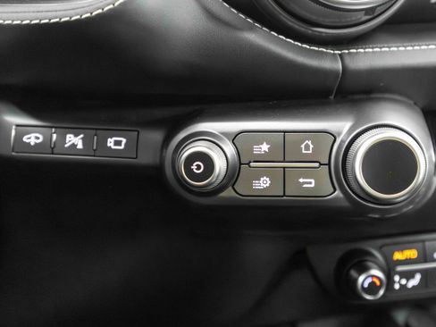 Used 2021 Ferrari 812 GTS image 35