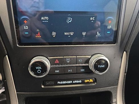 Used 2022 Ford Edge SEL w/ Sport Appearance Package AWD/4WD image 24