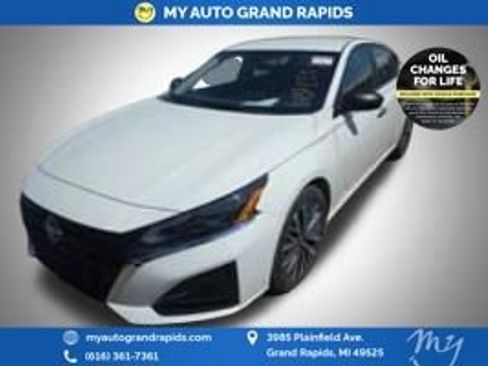 Used 2025 Nissan Altima 2.5 SV FWD image 1