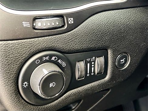 Used 2021 Jeep Cherokee Trailhawk w/ Sun, Sound & Nav Group image 20