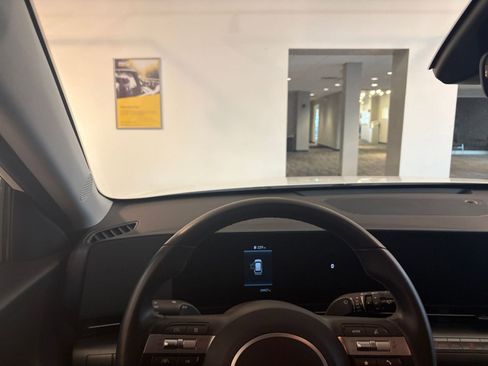 Used 2025 Hyundai Kona SEL image 34