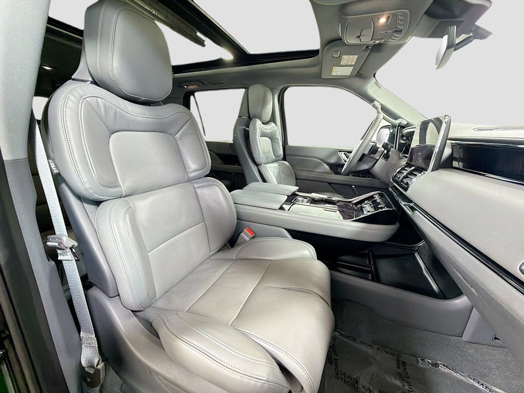 Used 2021 Lincoln Navigator Reserve AWD/4WD image 32