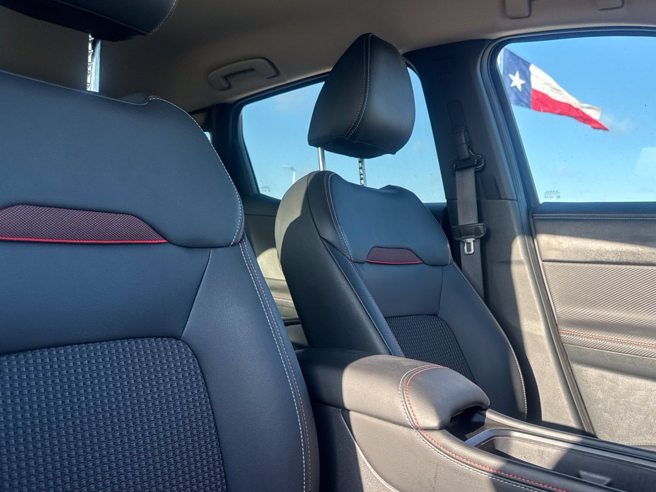 Certified 2025 Nissan Kicks SR FWD image 36