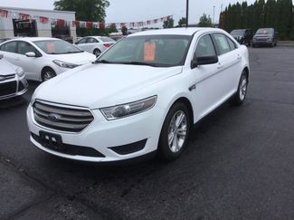 Used 2017 Ford Taurus SE image 1