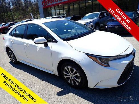 Certified 2022 Toyota Corolla LE w/ Premium Interior Package image 1