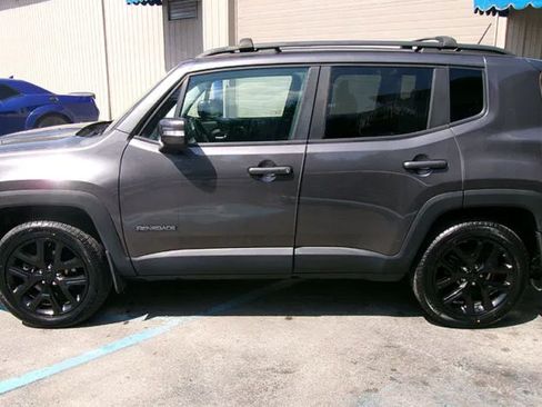 Used 2017 Jeep Renegade Altitude AWD/4WD image 3
