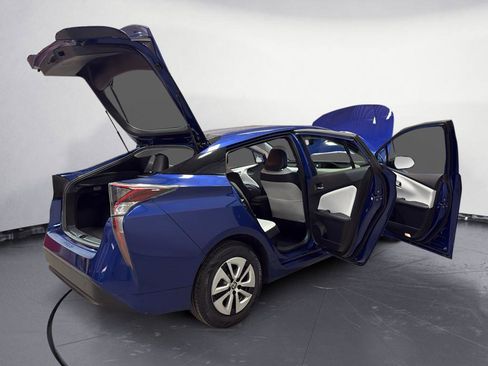 Used 2016 Toyota Prius Four image 13