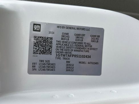 New 2025 GMC Savana 2500 w/ Driver Convenience Package image 32