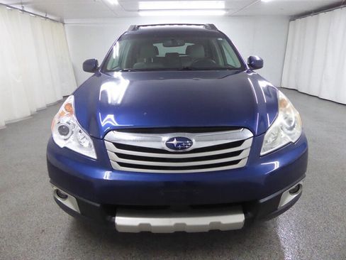 Used 2010 Subaru Outback 3.6R Limited image 2