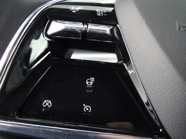 Certified 2024 Cadillac Lyriq Luxury w/ LPO, Floor Liner Package AWD/4WD image 7