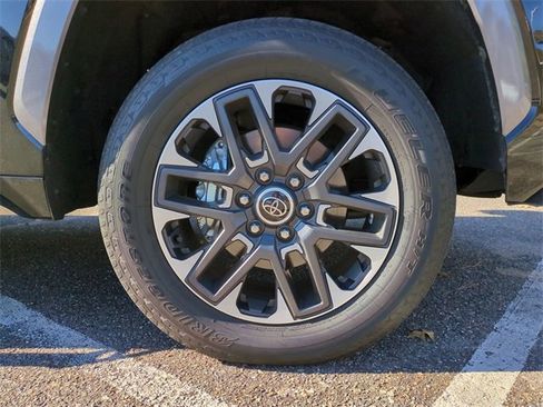 Used 2024 Toyota Tundra Limited image 11