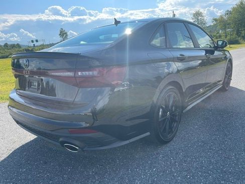 Used 2025 Volkswagen Jetta GLI Autobahn FWD image 4