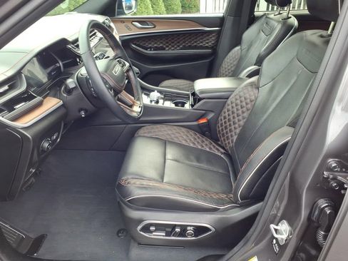 Used 2023 Jeep Grand Cherokee L Summit w/ Advanced Protech Group IV AWD/4WD image 9
