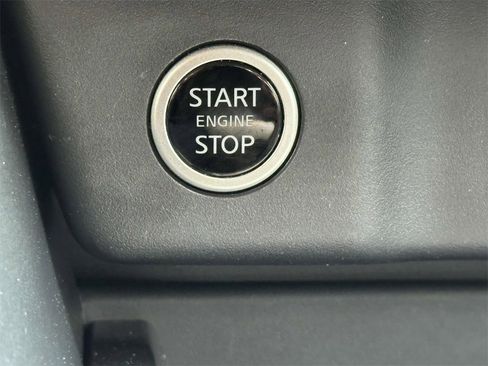 Used 2022 Nissan Rogue S image 7