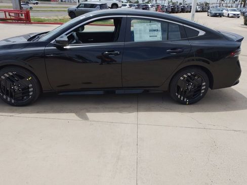 New 2026 Nissan Sentra SR w/ SR Premium Package FWD image 5