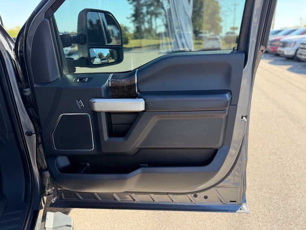 Used 2022 Ford F350 Lariat w/ Black Appearance Package AWD/4WD image 18