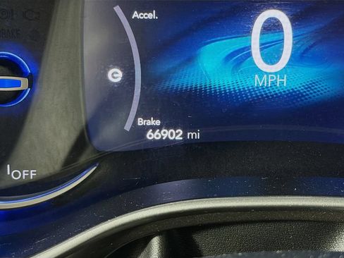 Used 2023 Chrysler Pacifica Touring-L FWD image 12