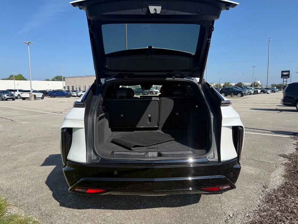 Certified 2024 Cadillac Lyriq Sport AWD/4WD image 13