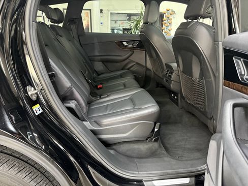 Used 2018 Audi Q7 3.0T Premium Plus w/ Premium Plus Package AWD/4WD image 17