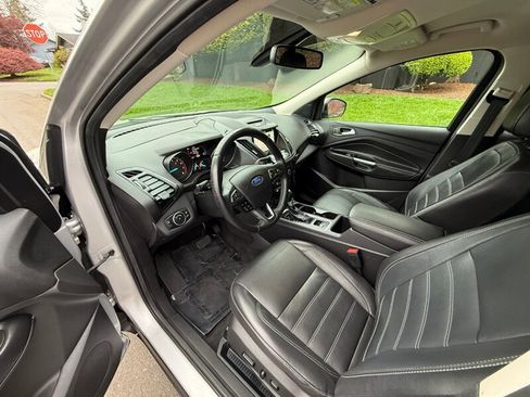 Used 2017 Ford Escape Titanium image 10