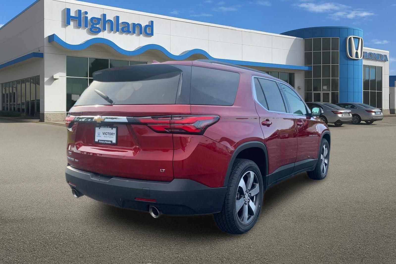 Used 2023 Chevrolet Traverse LT w/ LT Premium Package AWD/4WD image 5