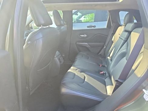 Used 2019 Jeep Cherokee Limited AWD/4WD image 6