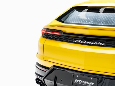 Used 2025 Lamborghini Urus SE AWD/4WD image 34