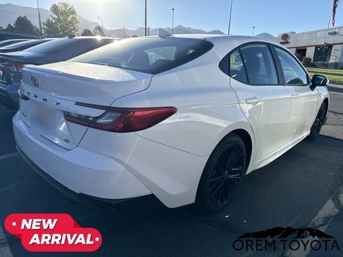 Used 2025 Toyota Camry SE FWD image 7