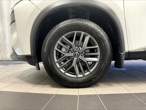 Used 2023 Nissan Rogue S AWD/4WD image 7