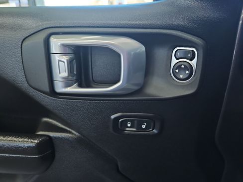 Used 2022 Jeep Gladiator Rubicon w/ Cold Weather Group image 7