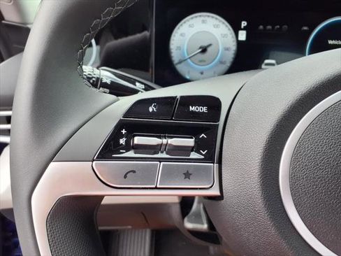 New 2025 Hyundai Elantra Limited image 25