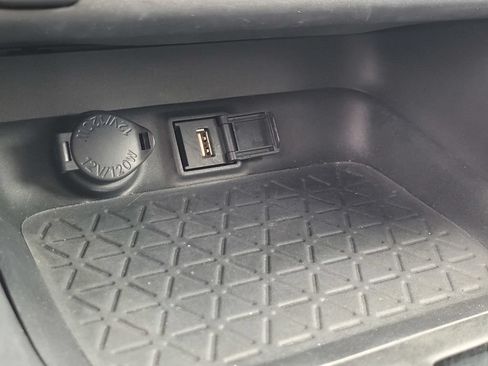 Used 2022 Toyota RAV4 XLE Premium AWD/4WD image 18