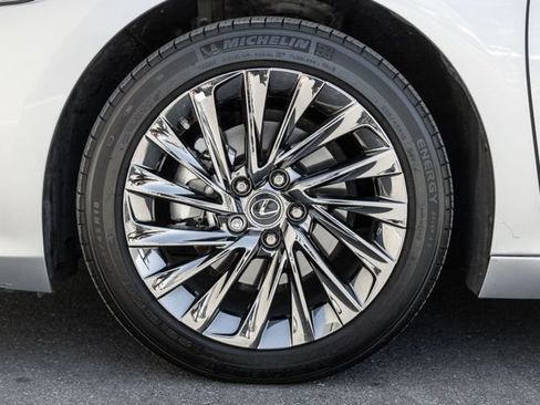 Used 2025 Lexus ES 300h w/ Accessory Package (Z2) FWD image 17