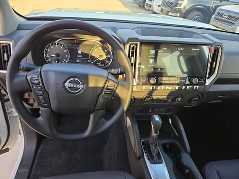 New 2025 Nissan Frontier SV AWD/4WD image 27