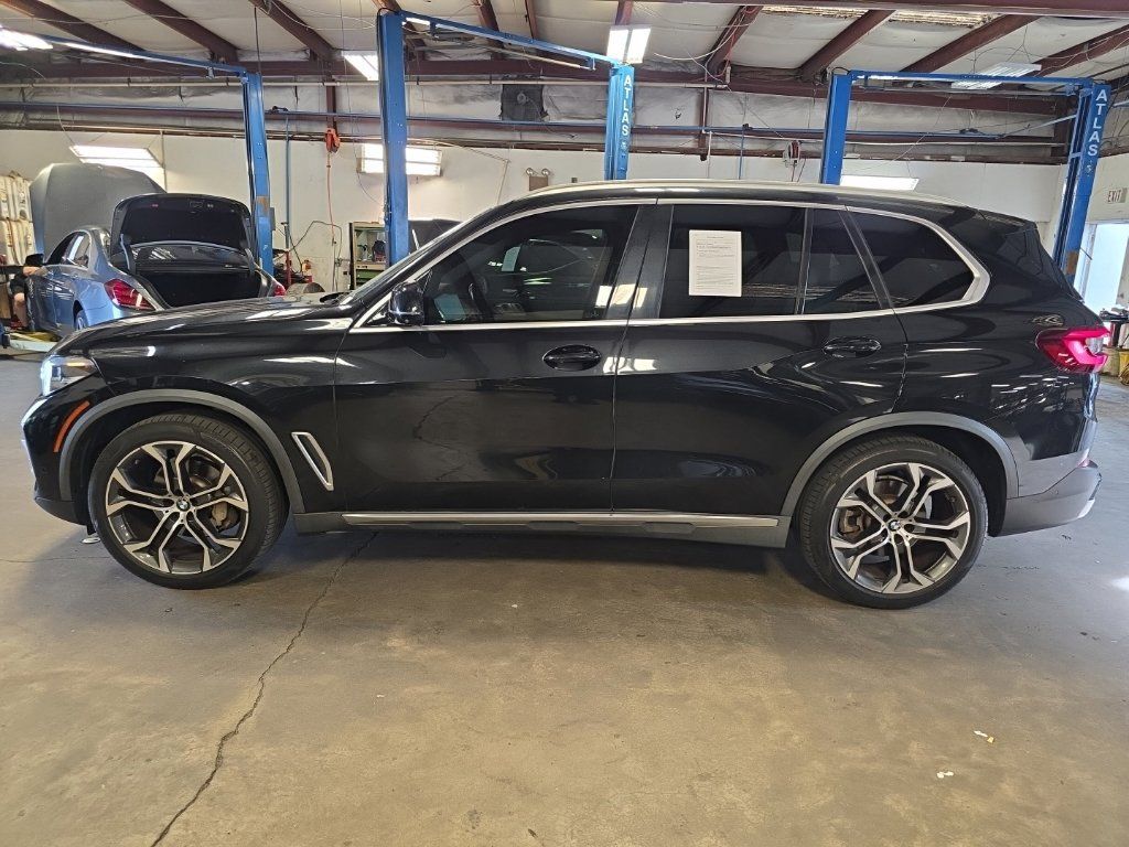 Used 2021 BMW X5 sDrive40i w/ Premium Package RWD image 2
