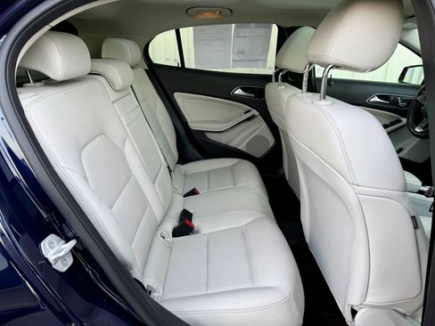 Used 2018 Mercedes-Benz GLA 250 4MATIC image 35