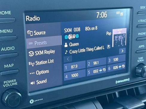 Used 2022 Toyota RAV4 LE image 17