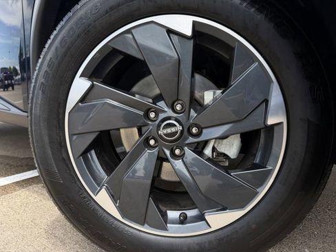 Used 2025 Nissan Rogue SV FWD image 9