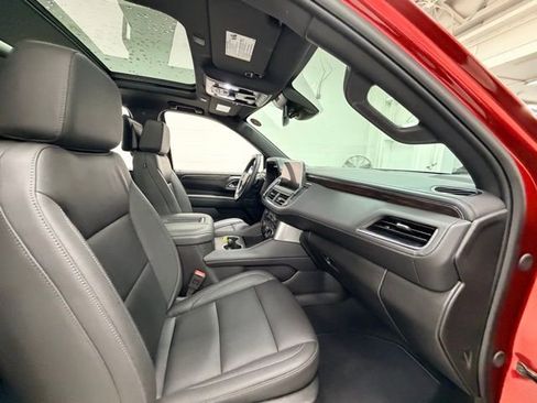 Used 2024 Chevrolet Suburban Z71 w/ Off-Road Capability Package image 31