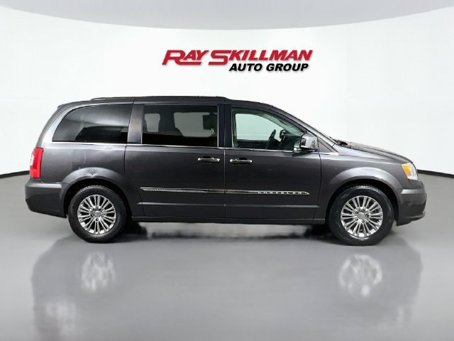 Used 2015 Chrysler Town & Country Touring-L w/ Driver Convenience Group FWD image 8