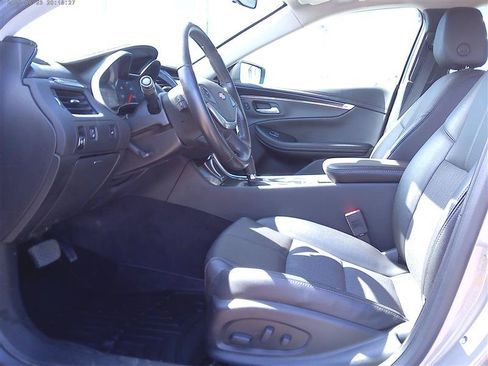 Used 2019 Chevrolet Impala LT FWD image 5