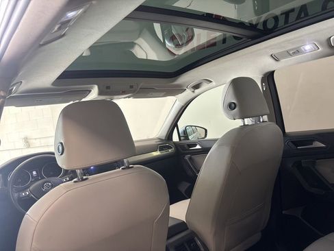 Used 2020 Volkswagen Tiguan SE image 14