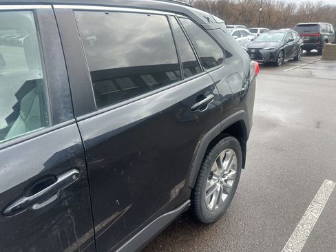 Used 2020 Toyota RAV4 XLE Premium image 6