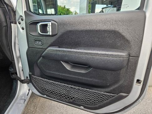 Used 2023 Jeep Gladiator Overland image 13