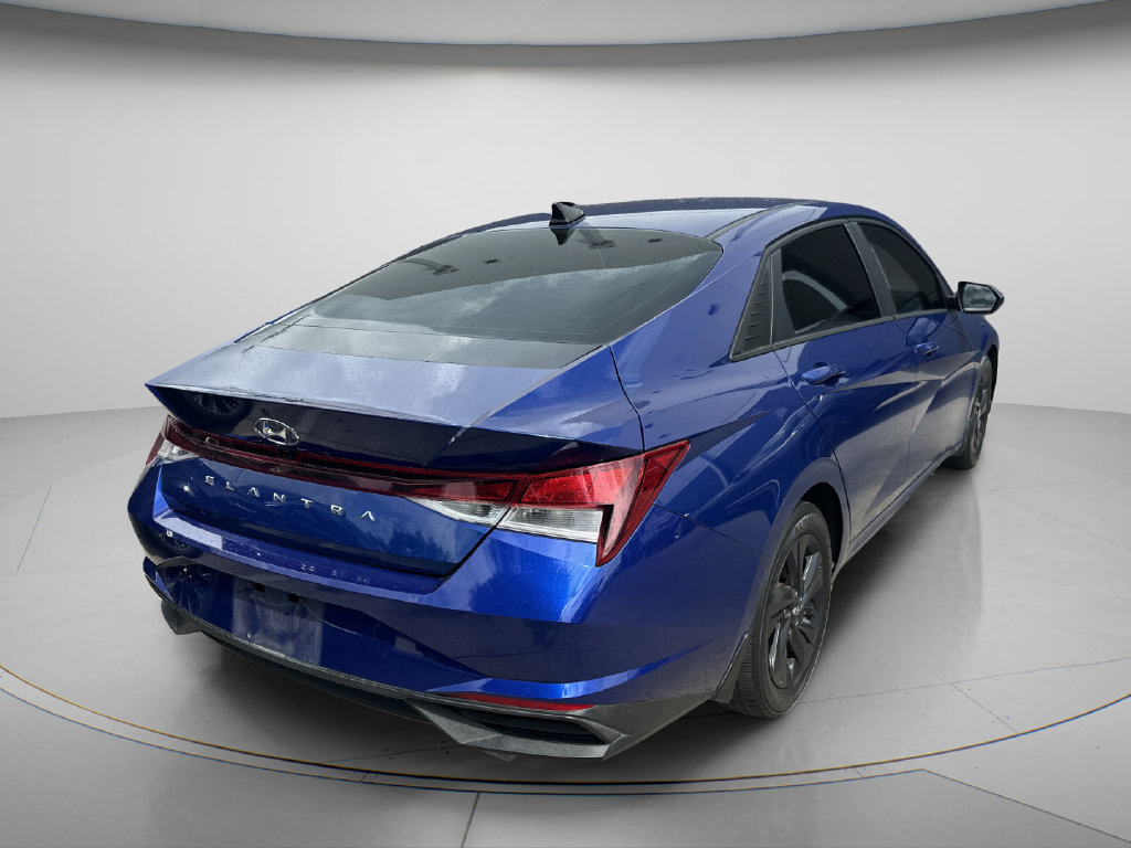 Used 2023 Hyundai Elantra SEL w/ Winter Weather Package FWD image 8